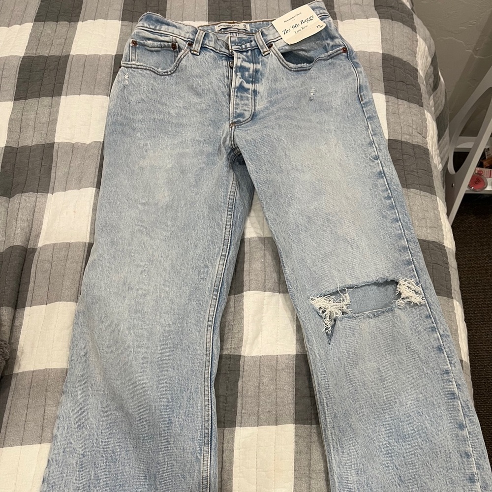 New Abercrombie and Fitch 90’s jeans